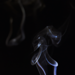 Significado espiritual del humo: Desvelando sus misterios y simbolismos