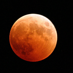 Luna de Sangre 2023: Explorando su significado espiritual y efecto transformador